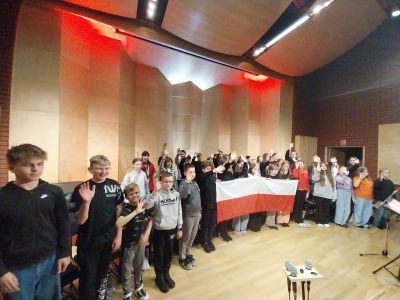 Zdjęcie 1 z galerii Szkoła do hymnu