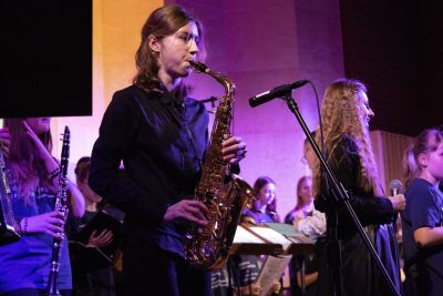 Zdjęcie 24 z galerii Koncert pt. ,,Muzyka w sercu gra"