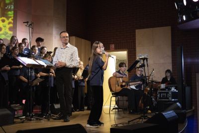 Zdjęcie 28 z galerii Koncert pt. ,,Muzyka w sercu gra"