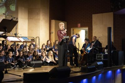 Zdjęcie 8 z galerii Koncert pt. ,,Muzyka w sercu gra"