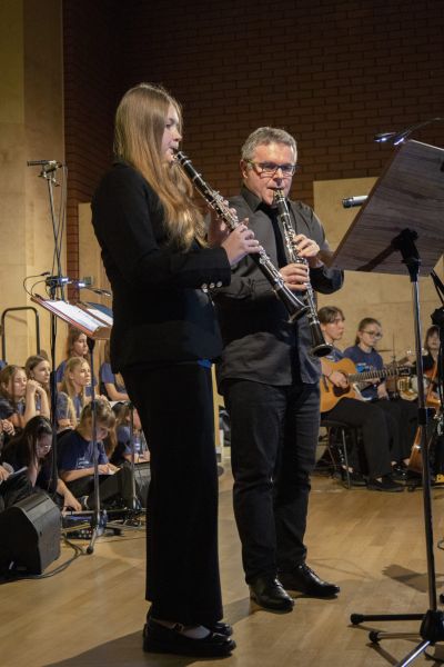 Zdjęcie 27 z galerii Koncert pt. ,,Muzyka w sercu gra"