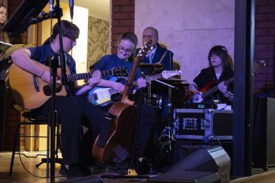 Zdjęcie 5 z galerii Koncert pt. ,,Muzyka w sercu gra"