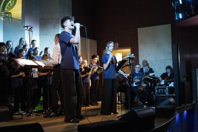 Zdjęcie 13 z galerii Koncert pt. ,,Muzyka w sercu gra"