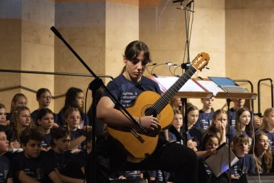 Zdjęcie 9 z galerii Koncert pt. ,,Muzyka w sercu gra"