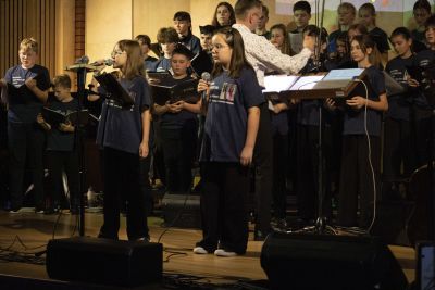 Zdjęcie 30 z galerii Koncert pt. ,,Muzyka w sercu gra"