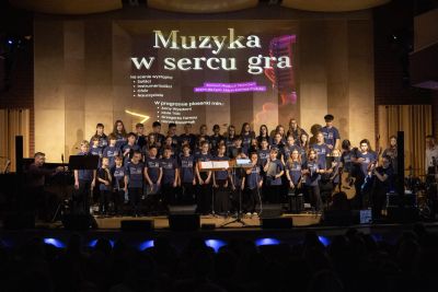 Zdjęcie 1 z galerii Koncert pt. ,,Muzyka w sercu gra"