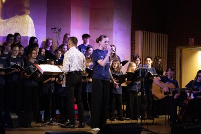 Zdjęcie 15 z galerii Koncert pt. ,,Muzyka w sercu gra"