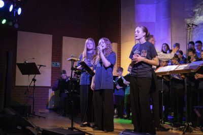Zdjęcie 16 z galerii Koncert pt. ,,Muzyka w sercu gra"