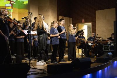 Zdjęcie 18 z galerii Koncert pt. ,,Muzyka w sercu gra"