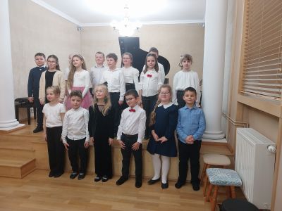 Zdjęcie 2 z galerii Koncert kolęd w wykonaniu uczniów klasy I cyklu sześcioletniego