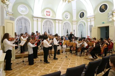 Zdjęcie 4 z galerii Anielskie kolędowanie w ZPSM w Przemyślu