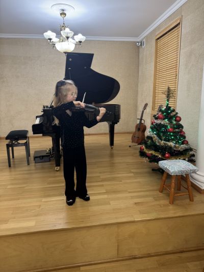Zdjęcie 10 z galerii Koncert kolęd w wykonaniu uczniów klasy I cyklu sześcioletniego