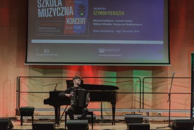 Zdjęcie 20 z galerii Koncert "Kierunek Szkoła Muzyczna"