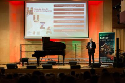 Zdjęcie 6 z galerii Koncert "Kierunek Szkoła Muzyczna"