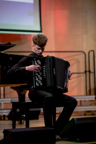 Zdjęcie 17 z galerii Koncert "Kierunek Szkoła Muzyczna"