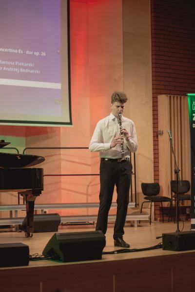 Zdjęcie 13 z galerii Koncert "Kierunek Szkoła Muzyczna"