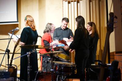 Zdjęcie 13 z galerii Koncert "Wspomnienie Krzysztofa Komedy"