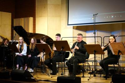Zdjęcie 16 z galerii Koncert "Wspomnienie Krzysztofa Komedy"